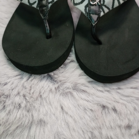 CALVIN Klein "Callin" style silver & black thong wedge flip flop sandals sz 8 - Picture 3 of 5